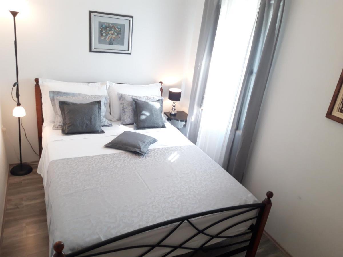Luxury Mansarda Duplex - City Centre - Stone House Apartment สปลิท ภายนอก รูปภาพ