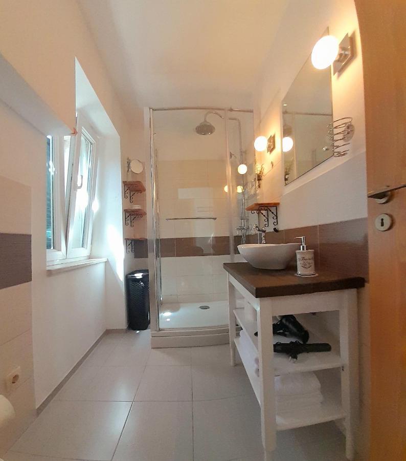 Luxury Mansarda Duplex - City Centre - Stone House Apartment สปลิท ภายนอก รูปภาพ