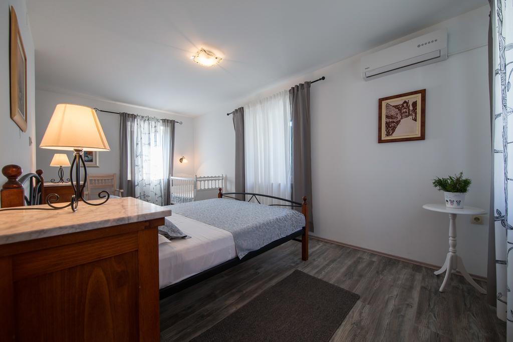 Luxury Mansarda Duplex - City Centre - Stone House Apartment สปลิท ภายนอก รูปภาพ