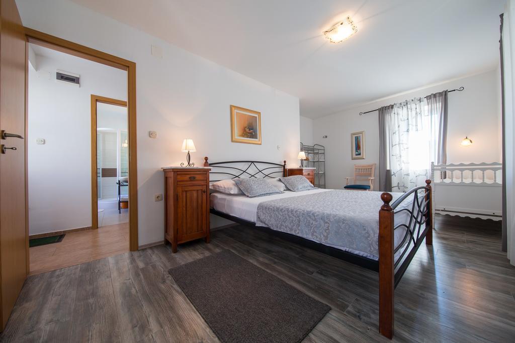 Luxury Mansarda Duplex - City Centre - Stone House Apartment สปลิท ภายนอก รูปภาพ